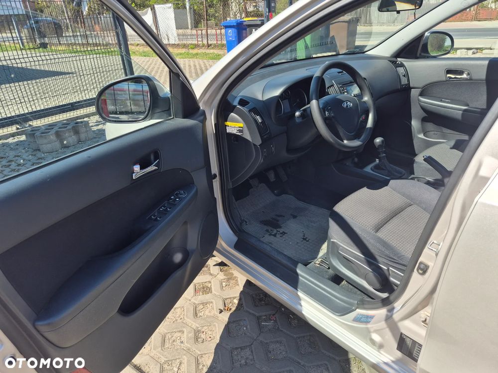 Hyundai i30 1.6 Comfort - 9