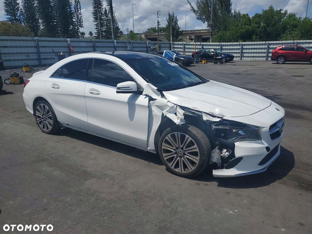 Mercedes-Benz CLA - 4