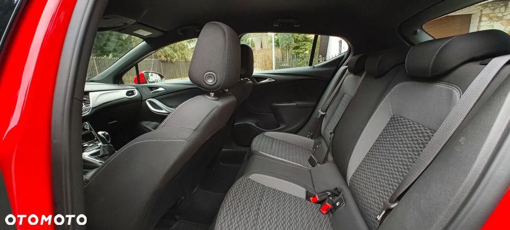 Opel Astra 1.2 T Elegance S&S - 24
