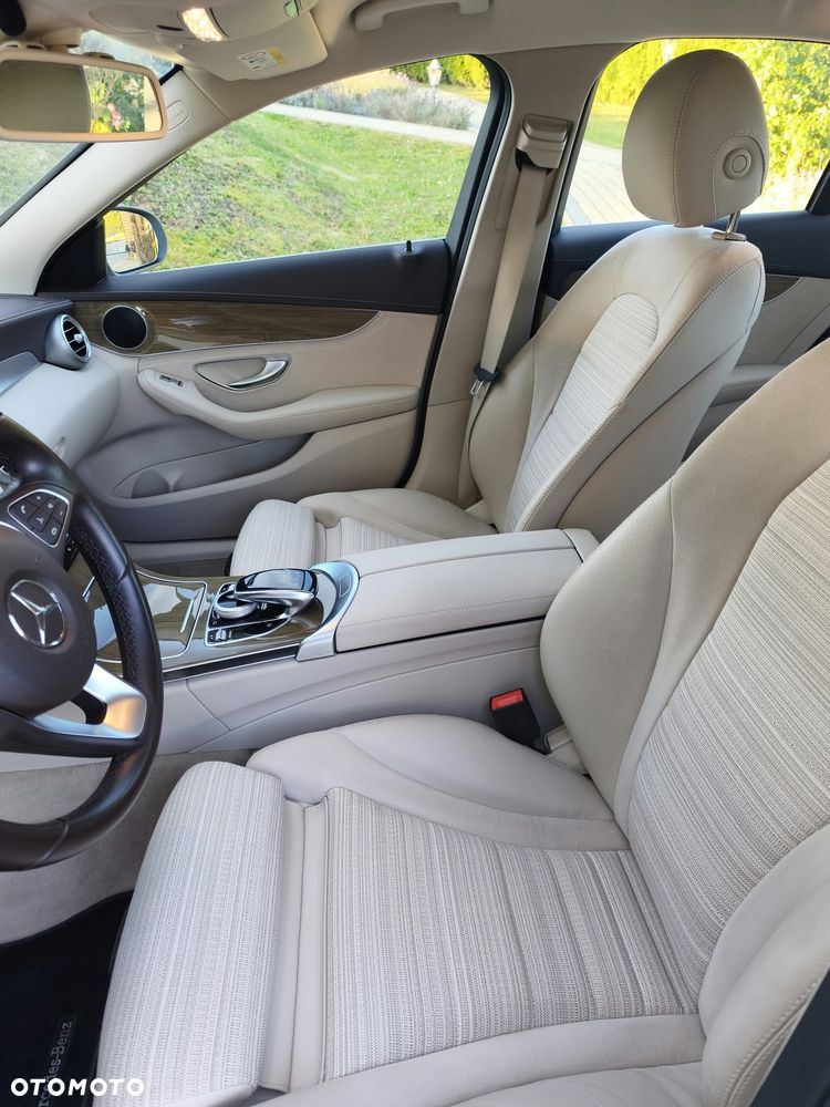 Mercedes-Benz Klasa C 200 4-Matic 7G-TRONIC - 23