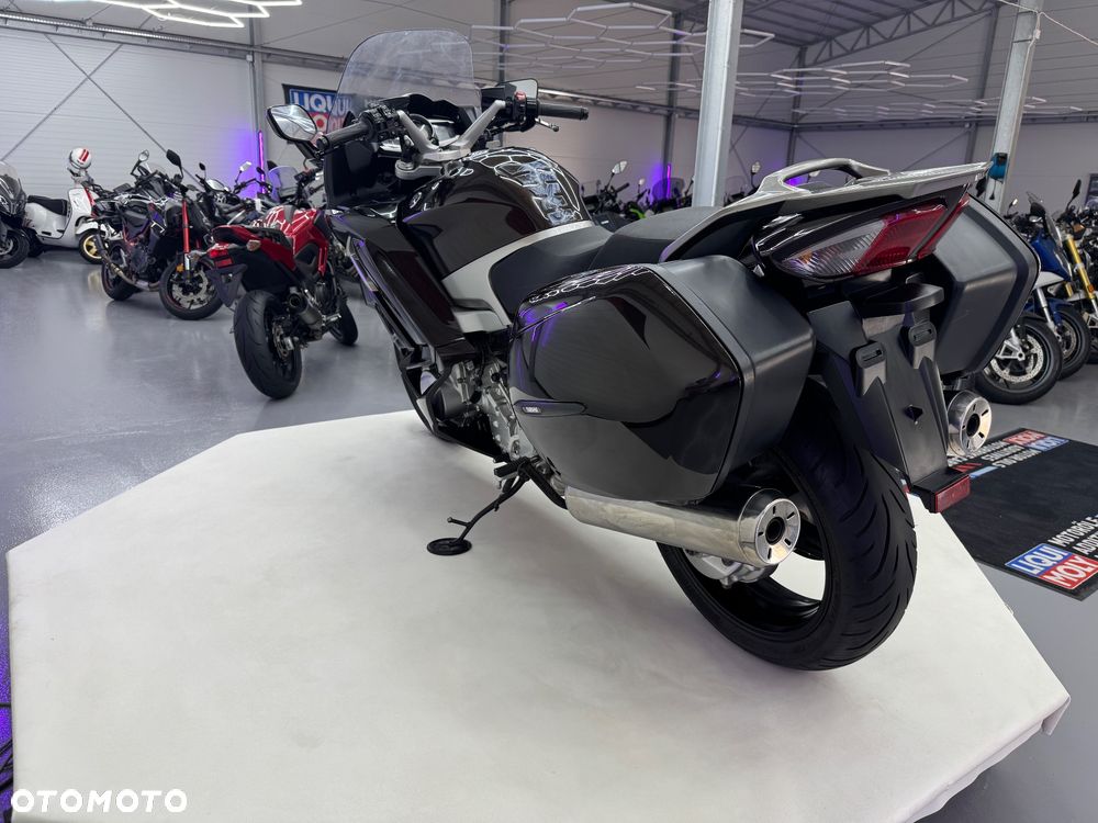 Yamaha FJR - 8