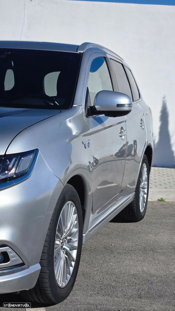 Mitsubishi Outlander - 3