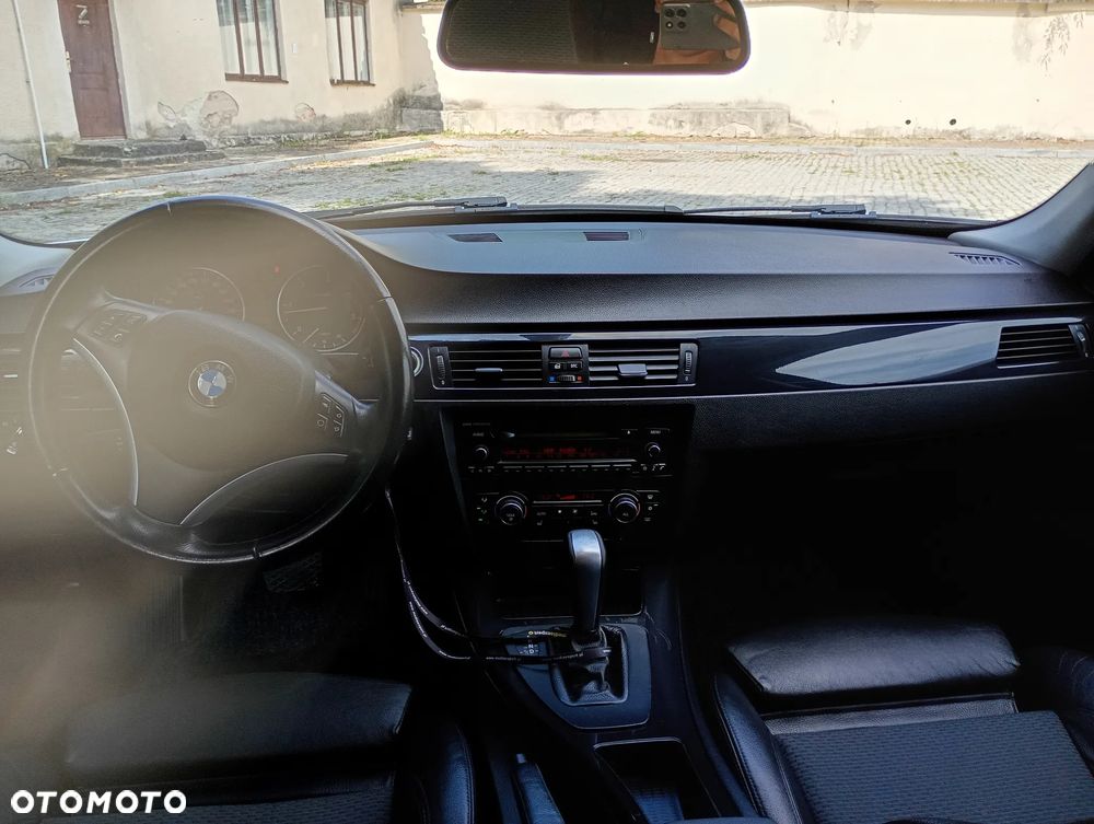 BMW Seria 3 320d xDrive DPF - 26