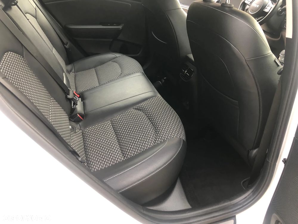 Kia XCeed 1.5 T-GDI Business Line DCT - 12