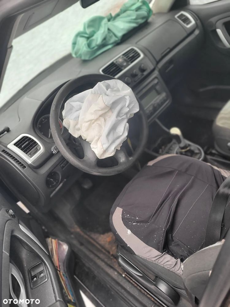 Części- Skoda fabia  Pojemność: 1896  Moc: 77kW  Rok: 2008  Diesel - 4