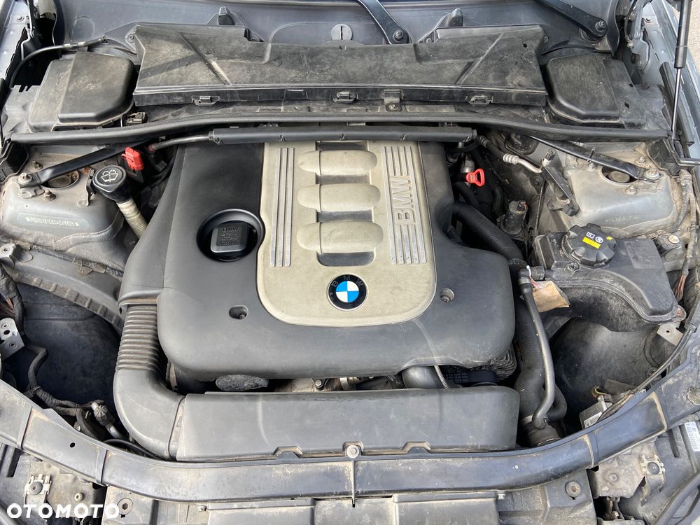 BMW Seria 3 325d DPF Touring - 23