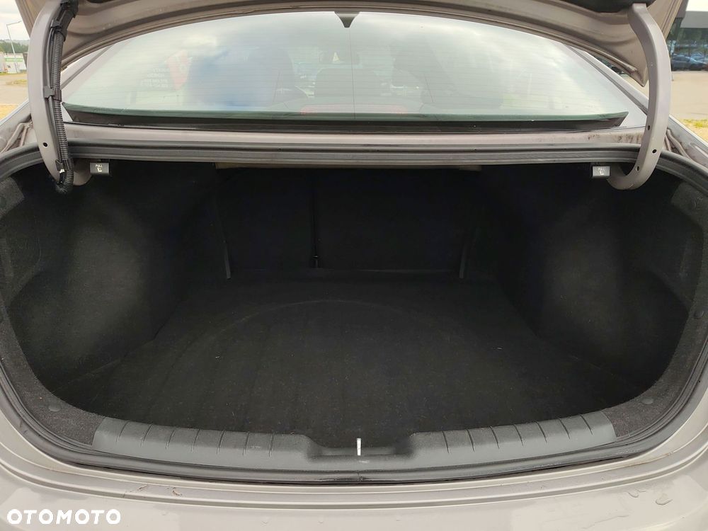 Hyundai Elantra 1.6 Comfort - 17