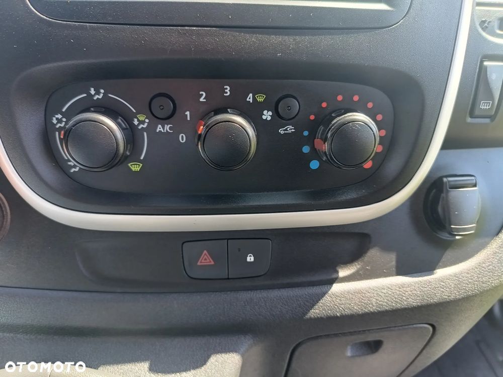 Renault Trafic L1H1 1.6 diesel 145kM, manual, 2019 rok BAGAŻNIK DACHOWY THULE, KAMERA COFANIA, HAK, CZUJNIKI PARKOWANIA, ORGINALNY PRZEBIEG! - 32