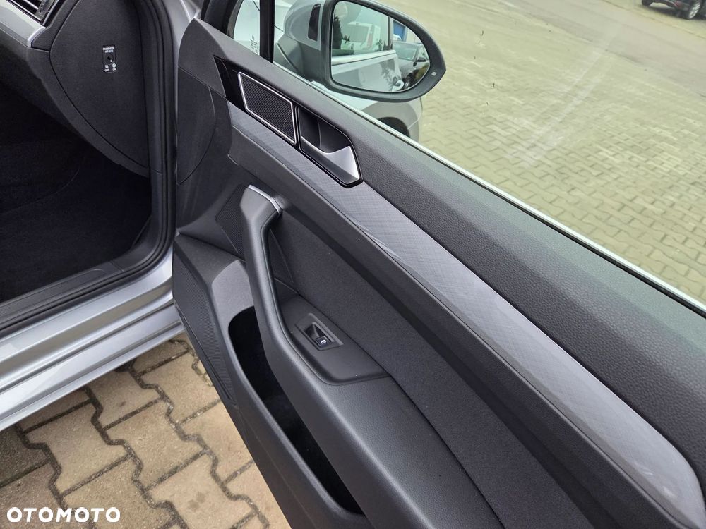 Volkswagen Passat 2.0 TDI SCR DSG Business - 13