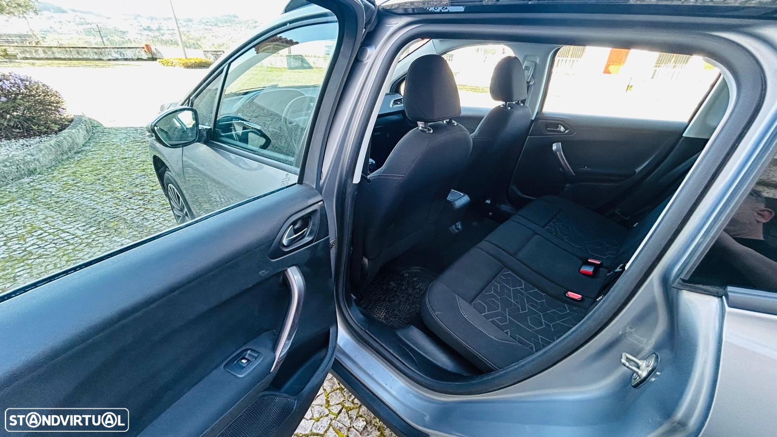 Peugeot 2008 1.2 PureTech Allure - 8