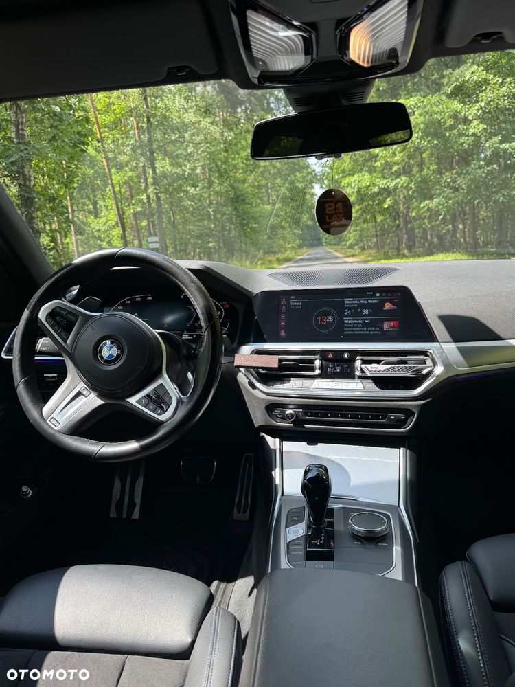 BMW Seria 3 320d xDrive M Sport Sport - 9