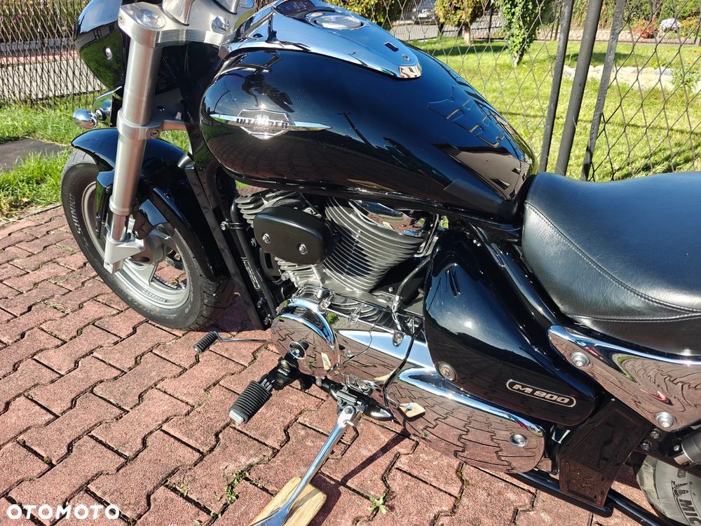 Suzuki Intruder - 14