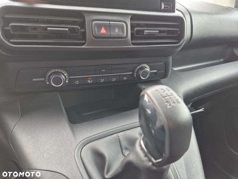 Opel COMBO - 31