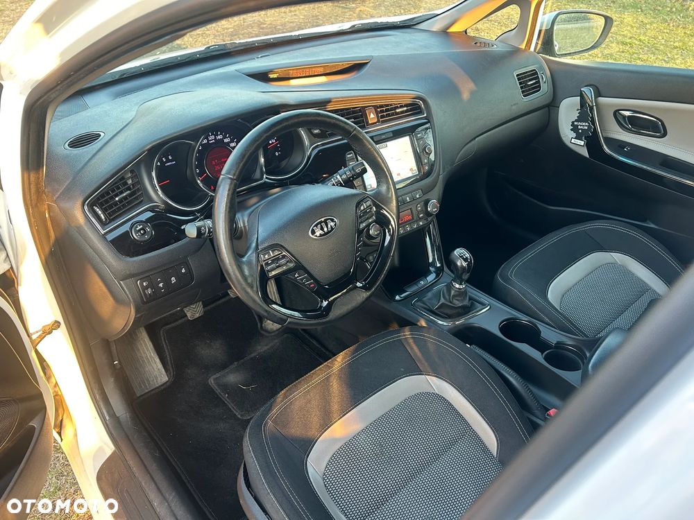 Kia Ceed 1.6 CRDi 136 ISG Platinum Edition - 17