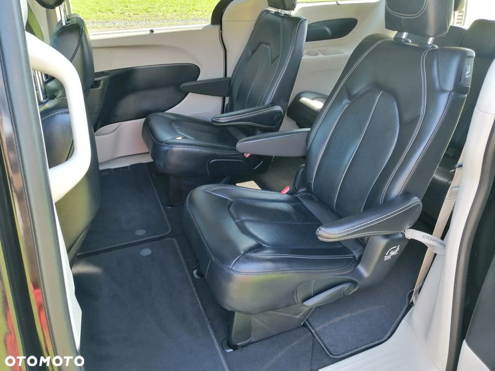 Chrysler Pacifica - 10