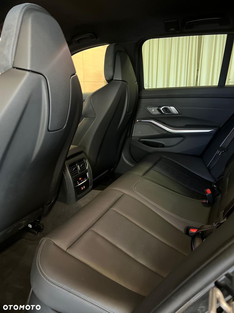 BMW M3 Competition xDrive sport - 14