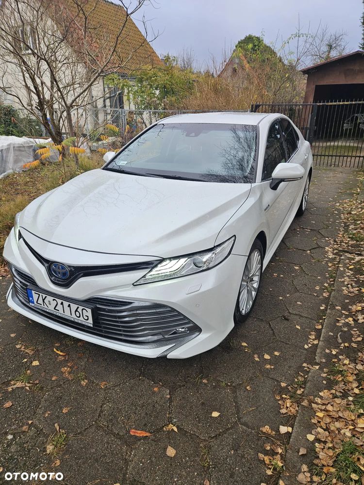 Toyota Camry - 1