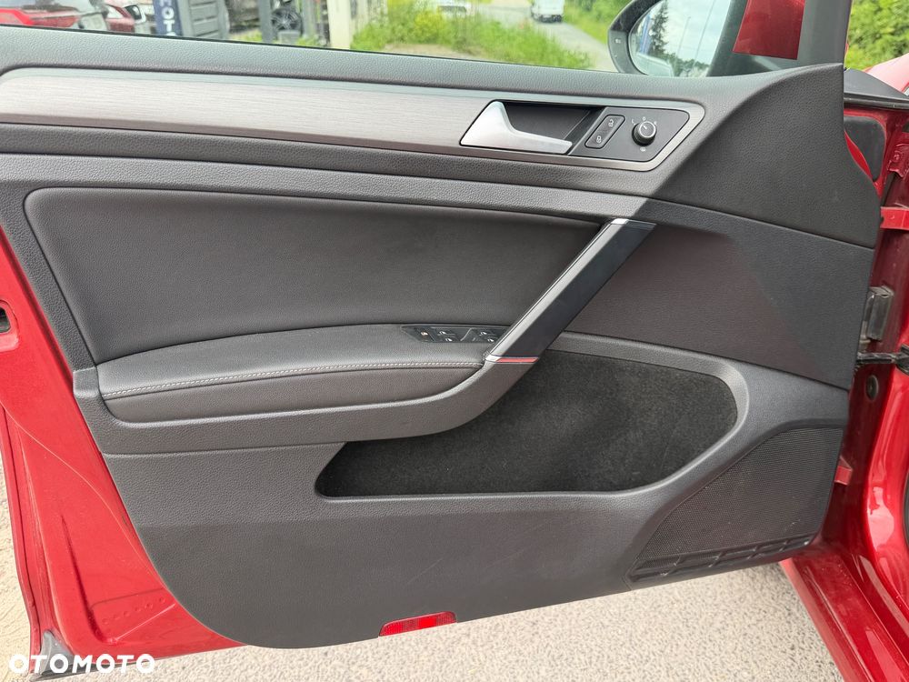 Volkswagen Golf 1.6 TDI DPF BlueMotion Technology Comfortline - 20