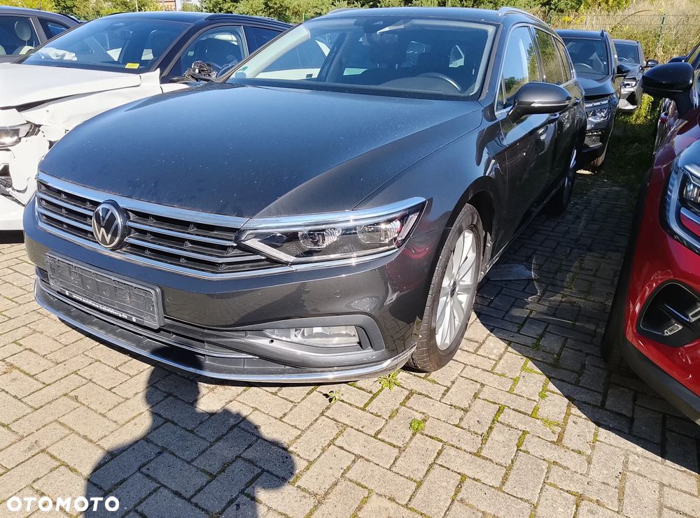 Volkswagen Passat - 1