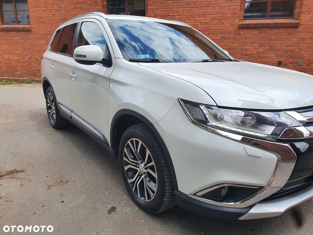 Mitsubishi Outlander 2.2 DI-D 4WD Automatik Edition 100+ - 2