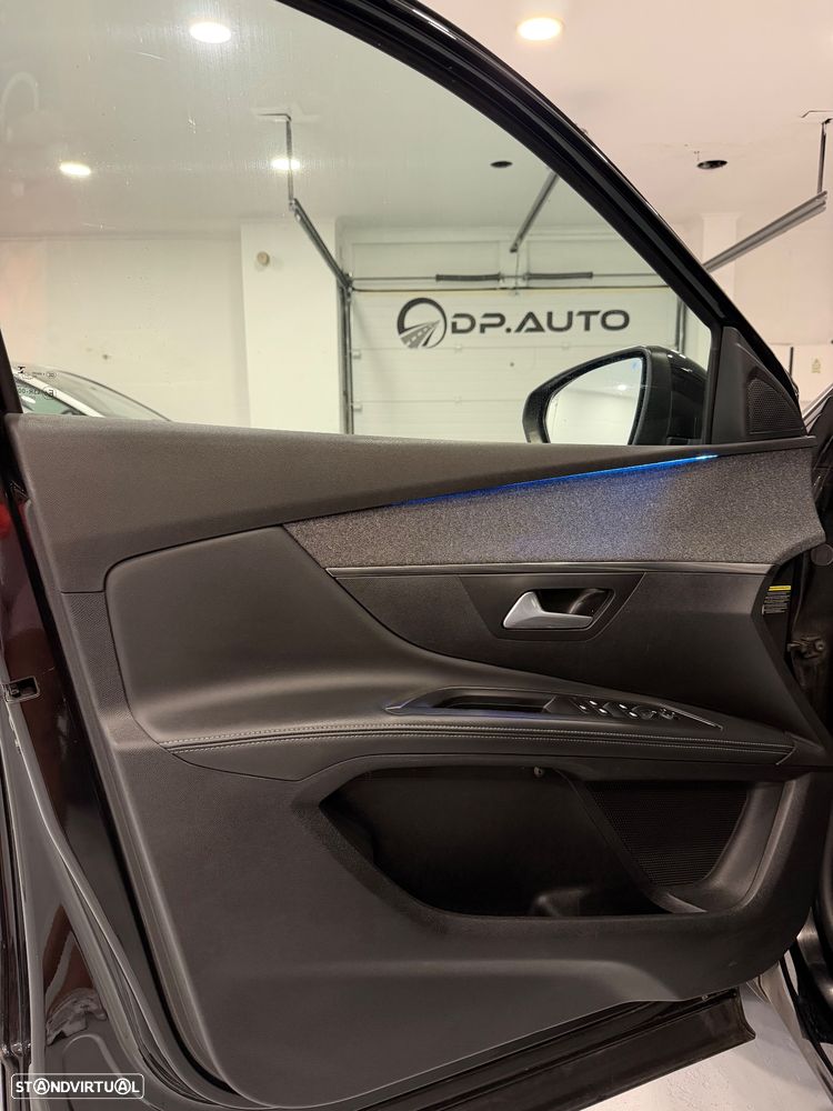 Peugeot 5008 PureTech 130 EAT8 Stop & Start Allure Pack - 32