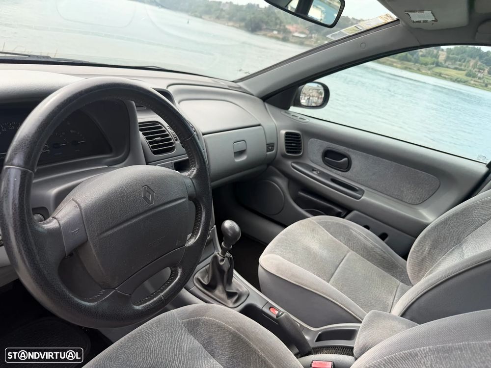 Renault Laguna 1.6 RXT - 11