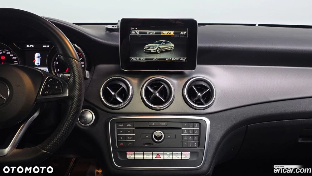 Mercedes-Benz CLA - 13