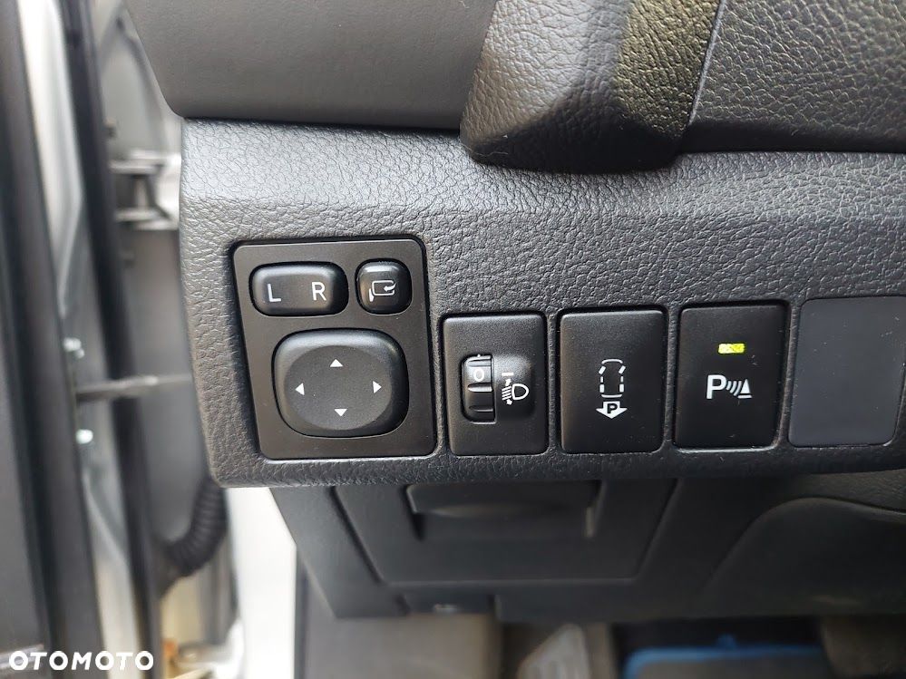 Toyota Auris 1.8 HSD Sol - 16