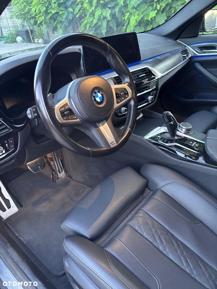 BMW Seria 5 520d xDrive MHEV - 10