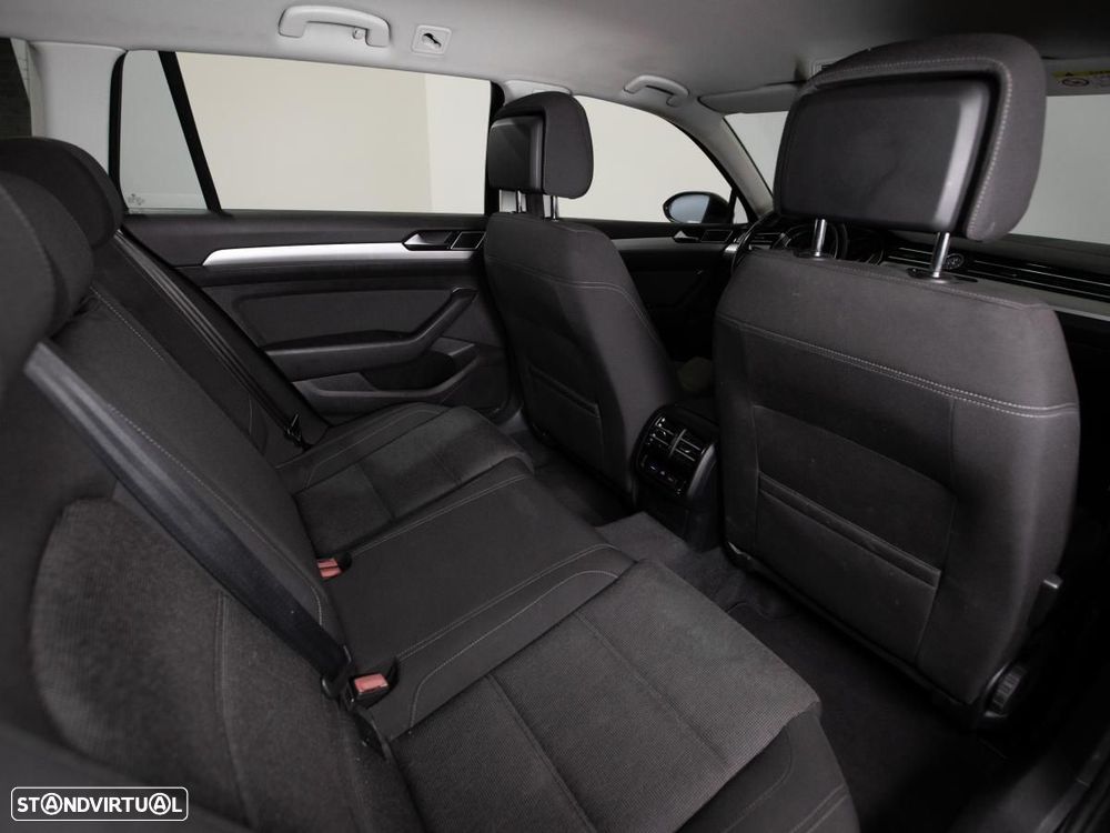 VW Passat Variant 1.6 TDI Confortline - 11