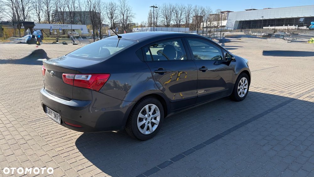 Kia Rio 1.4 L - 5