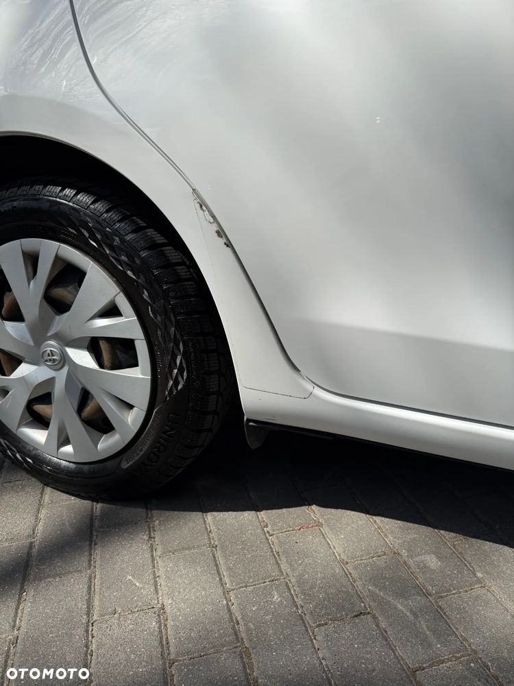 Toyota Yaris - 10