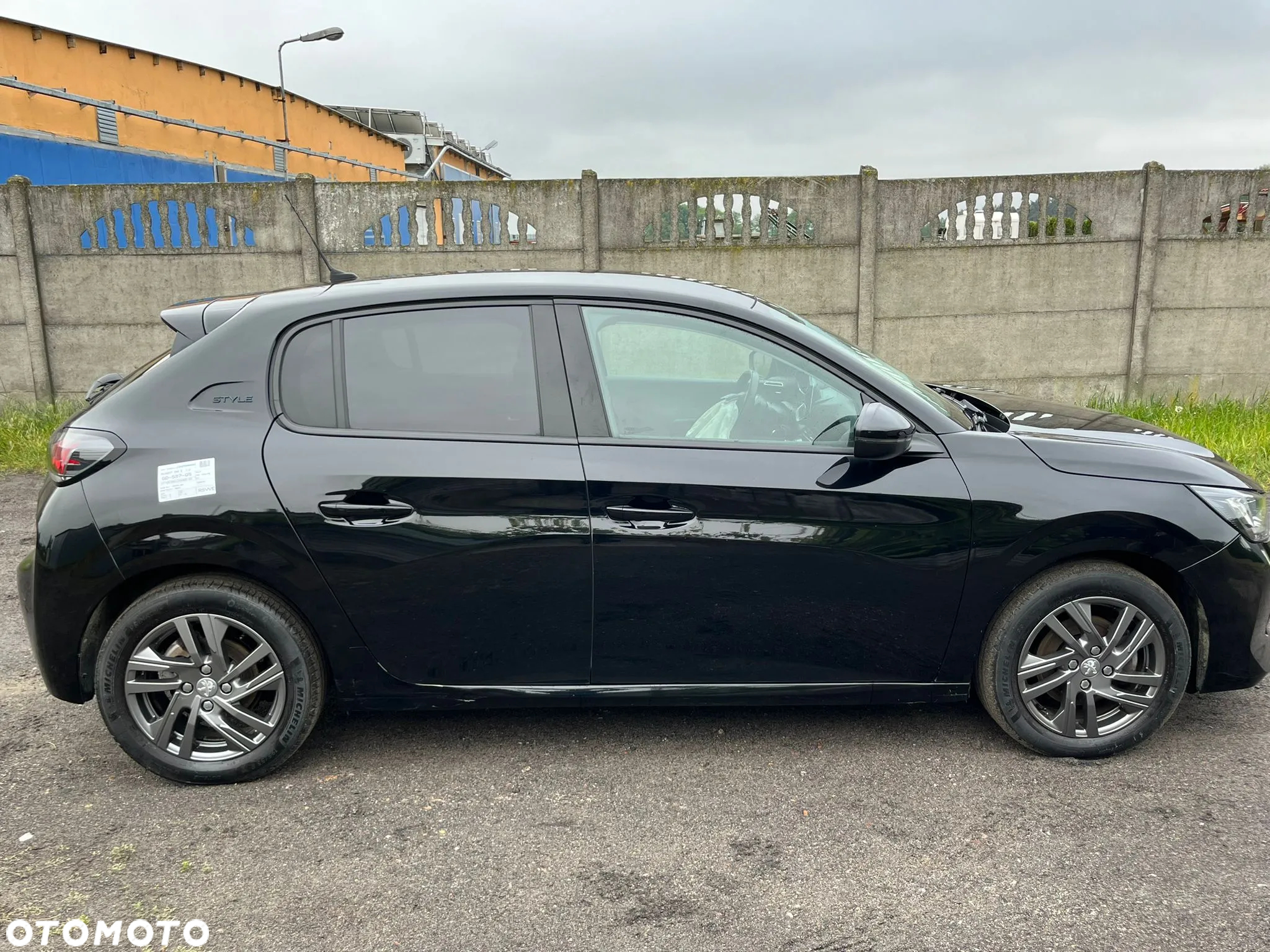 Peugeot 208 - 30
