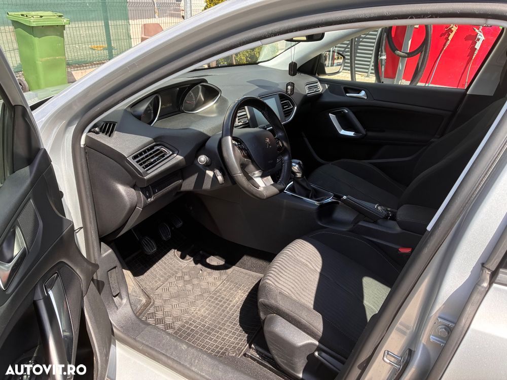 Peugeot 308 1.2 L PureTech Access - 16