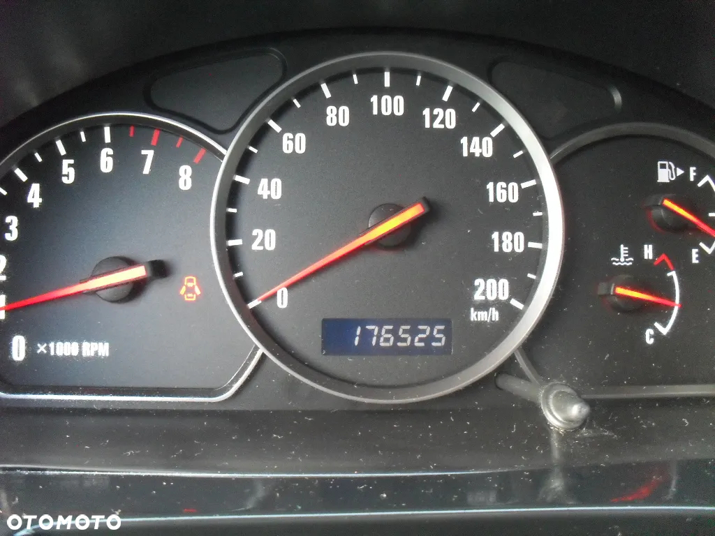 Suzuki Grand Vitara 2.0 - 24