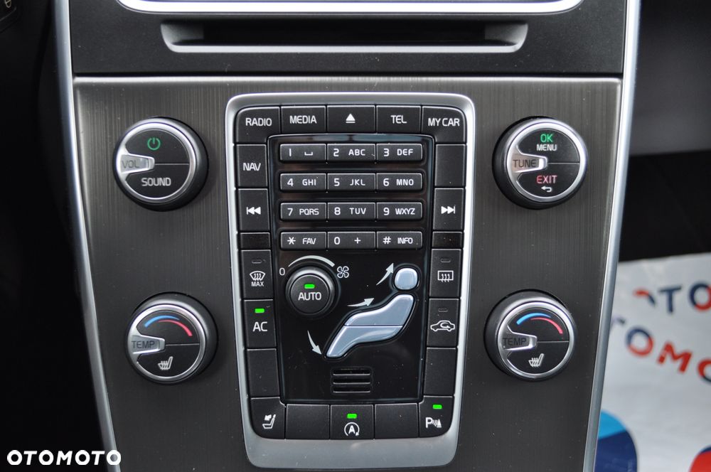 Volvo V60 D4 Geartronic Momentum - 30