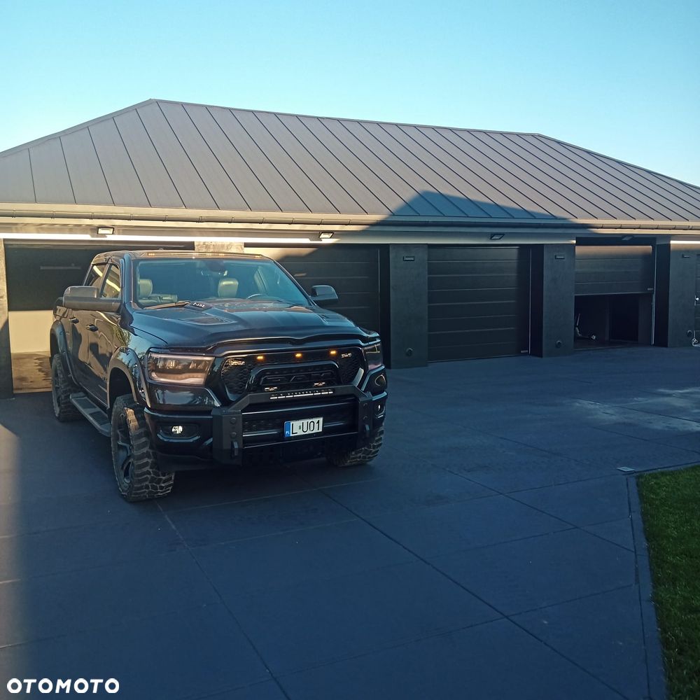 RAM 1500 5.7 eTorque Crew Cab Shortbed Bighorn Black - 2