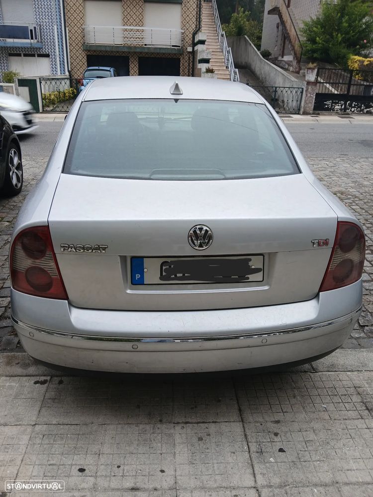 VW Passat 1.9 TDi Highline - 2
