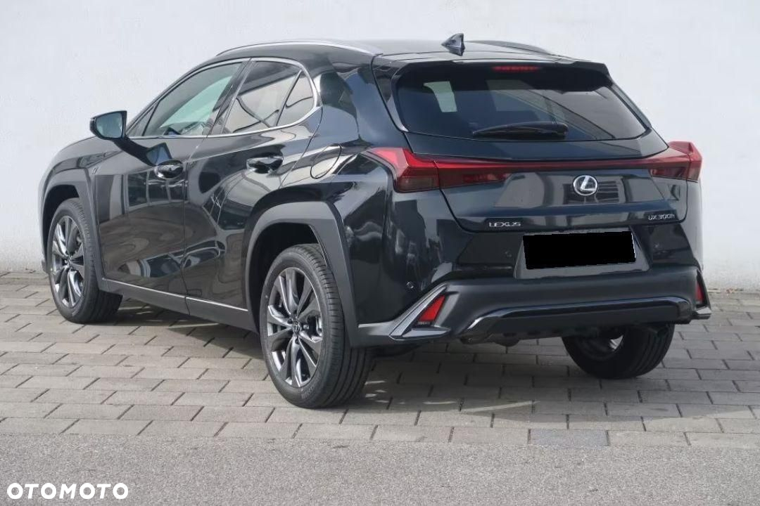 Lexus UX - 4