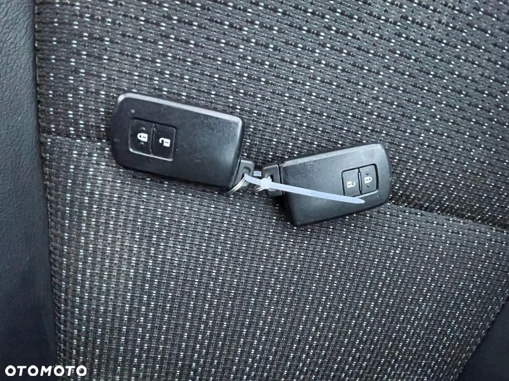 Toyota Auris 1.8 HSD Prestige NAVI - 32