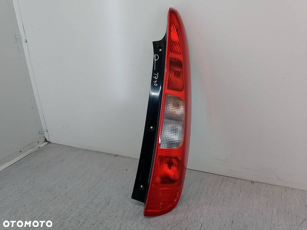 LAMPA TYLNA PRAWA MITSUBISHI COLT VI MR957374 HATCHBACK - 1