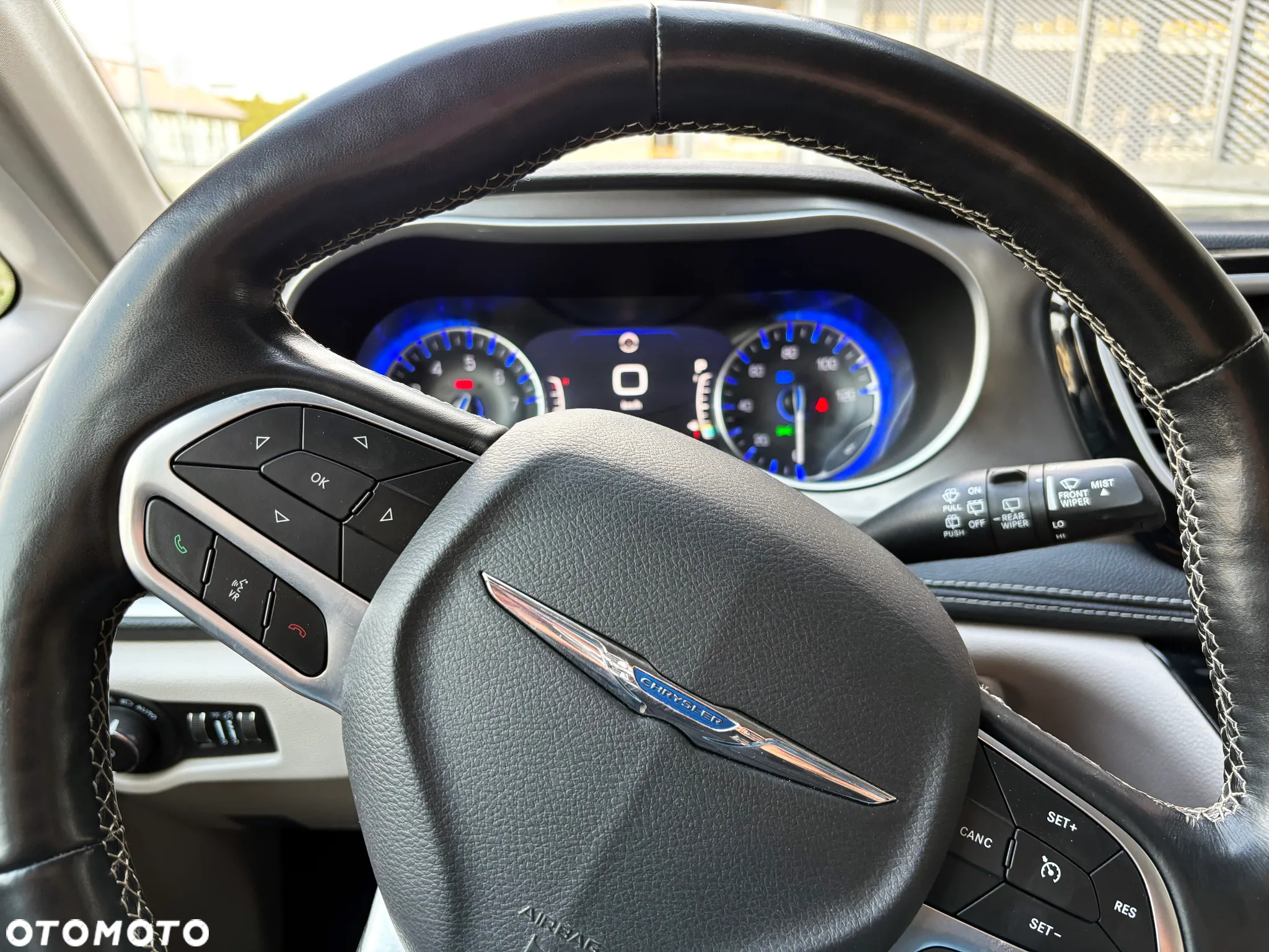 Chrysler Pacifica - 25