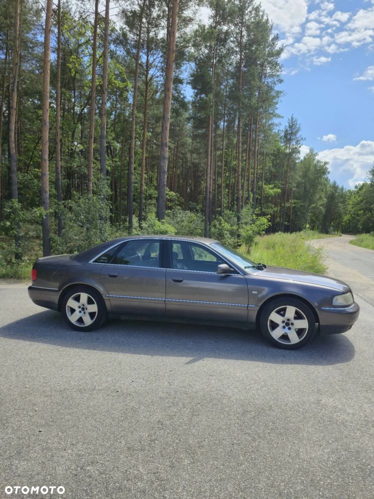 Audi A8 - 6