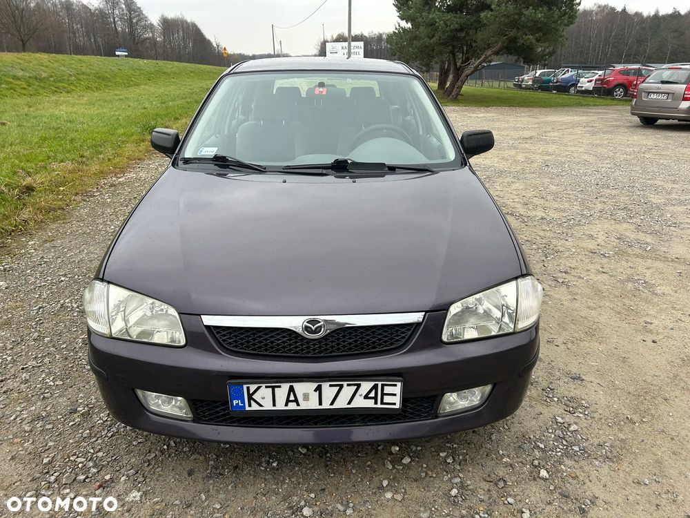 Mazda 323F - 14