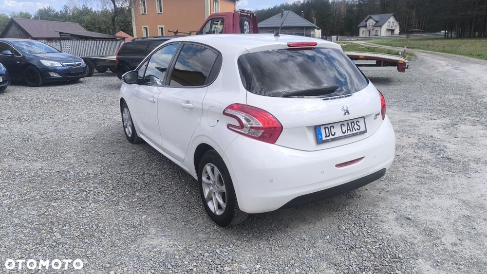 Peugeot 208 - 4