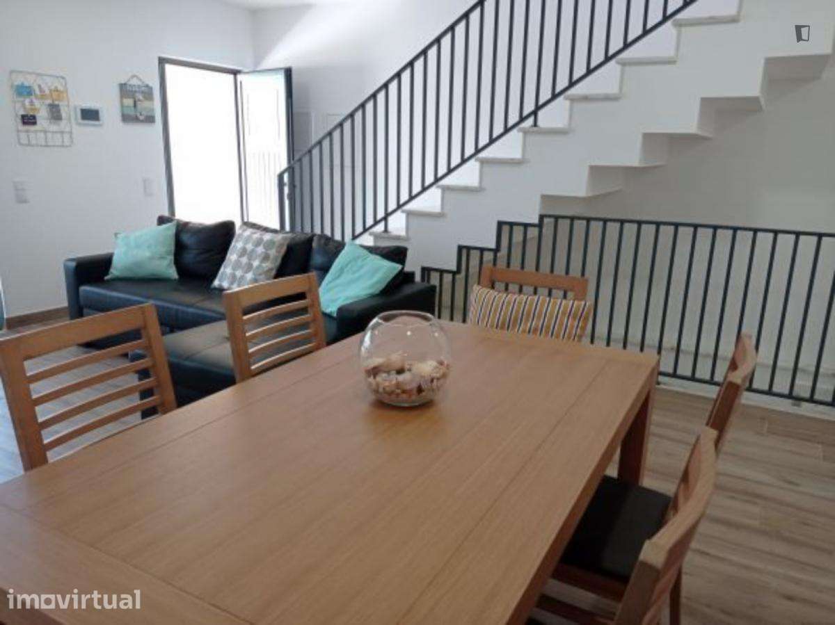 Casa com 3 quartos - localizado em Lagos - Grande imagem: 4/25