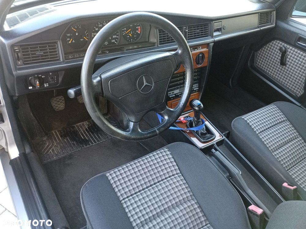 Mercedes-Benz W201 (190) - 29