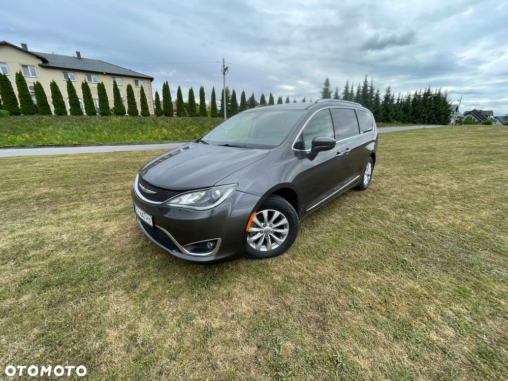 Chrysler Pacifica - 9