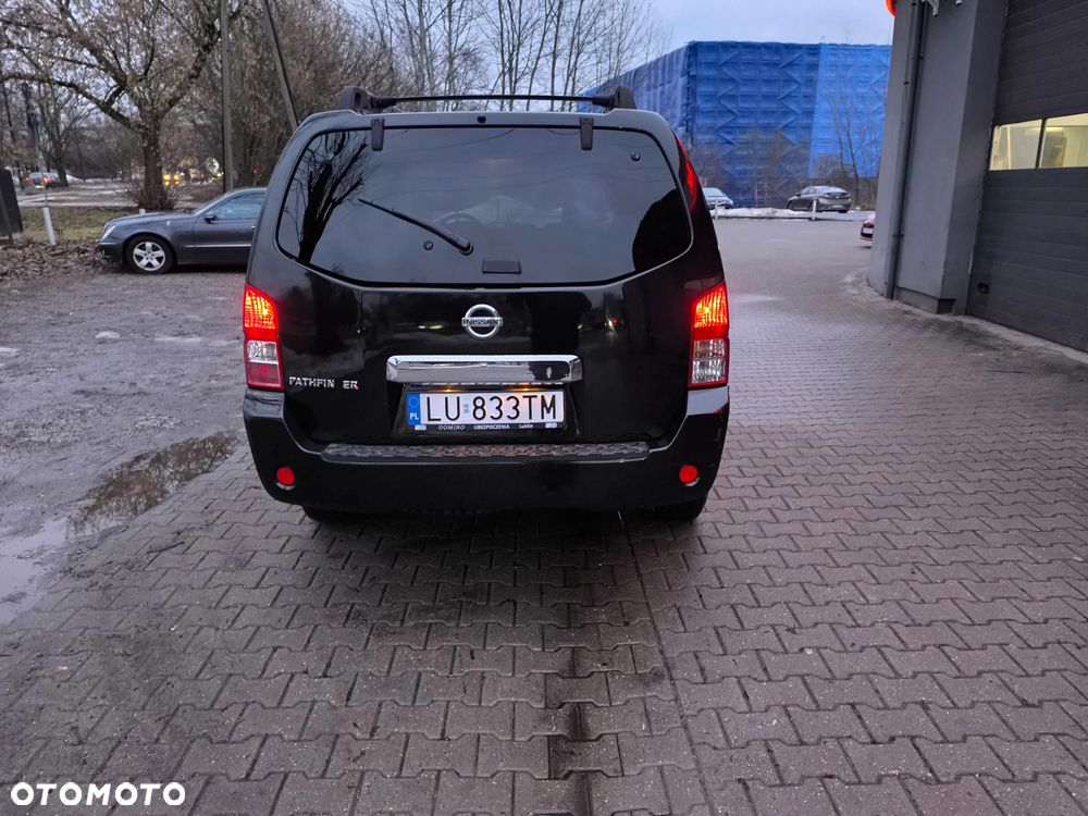 Nissan Pathfinder 2.5 D LE - 6