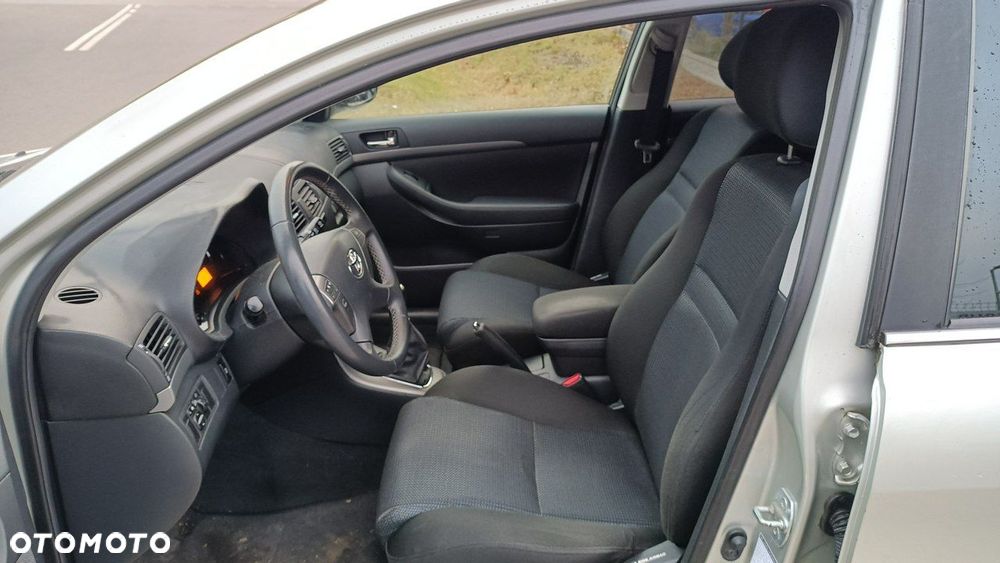 Toyota Avensis - 7